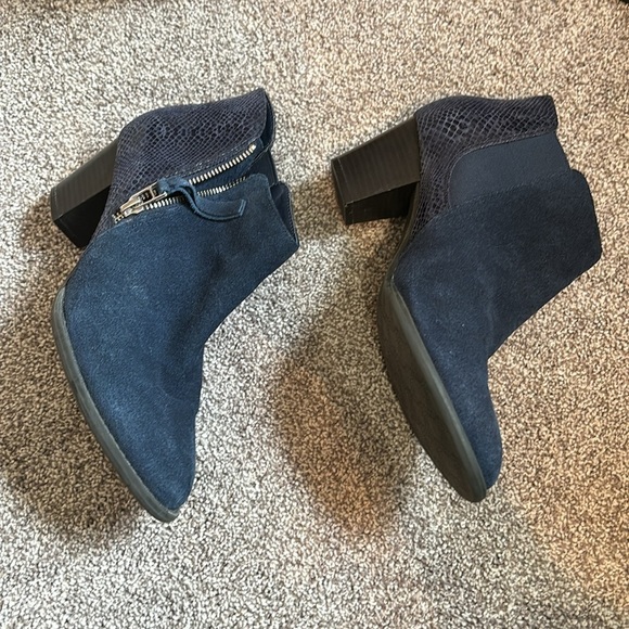 Vionic Anne Leather Zip Booties - Picture 5 of 11